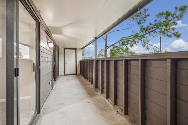 3085 Walnut Bend Ln in Houston, TX - Building Photo - Building Photo