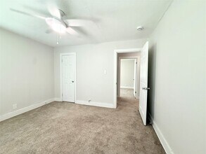 117 Oak Dr in Lake Jackson, TX - Foto de edificio - Building Photo