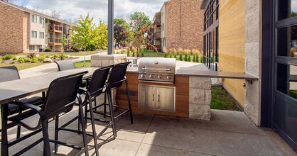 Park at Nine23 in Cedar Falls, IA - Building Photo - Building Photo