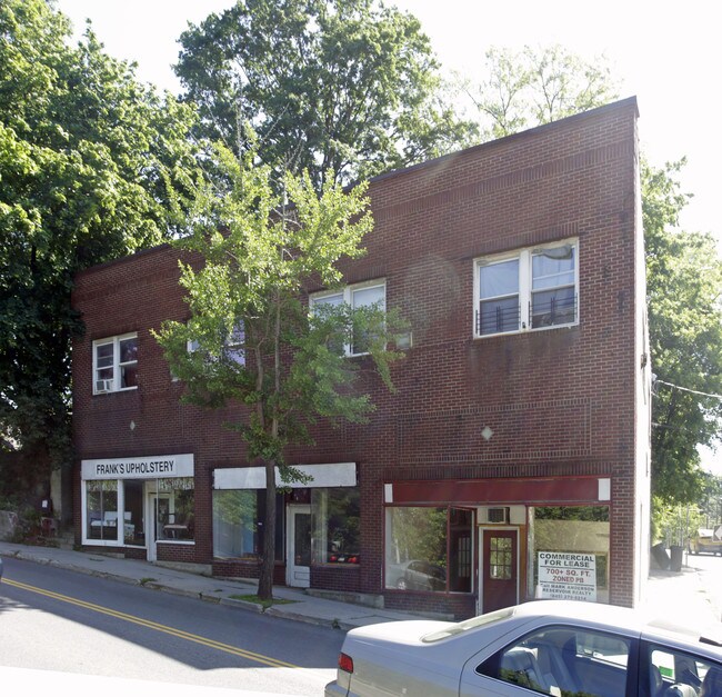 450 N Main St in Brewster, NY - Foto de edificio - Building Photo