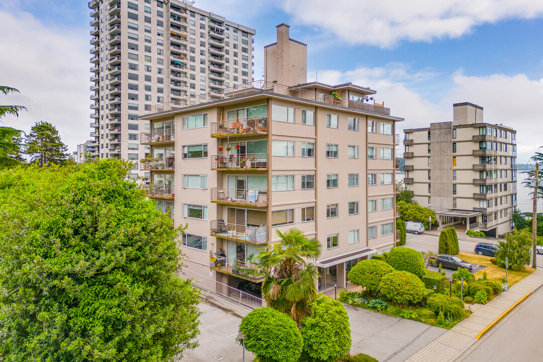 150 21st St in West Vancouver, BC - Building Photo