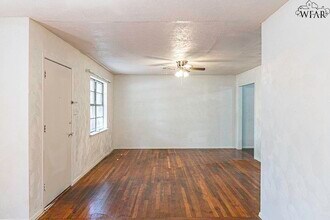 913 Reynolds Ln in Wichita Falls, TX - Building Photo - Building Photo