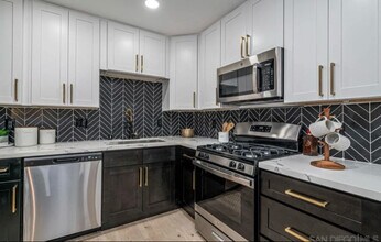 5463 San Onofre Terrace in San Diego, CA - Building Photo - Building Photo