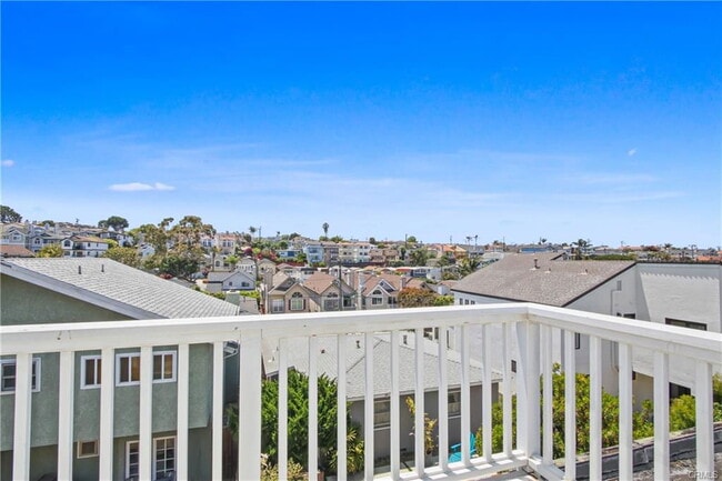 property at 1709 Steinhart Ave