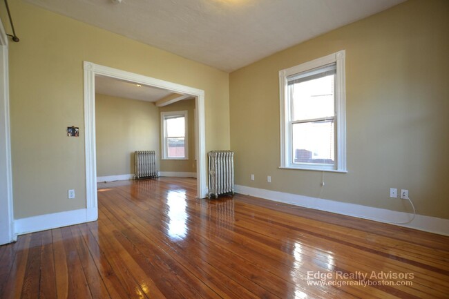 6 Haskell St, Unit 2 in Boston, MA - Building Photo - Building Photo