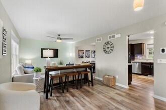 1631 Smith Ln, Unit 10-904 in Delavan, WI - Foto de edificio - Building Photo