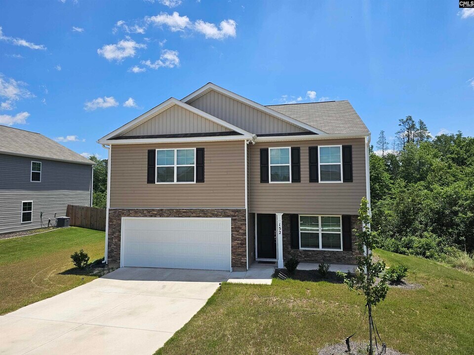 152 Woodmere Dr in Lugoff, SC - Building Photo