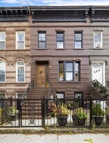456 Bainbridge St in Brooklyn, NY - Building Photo
