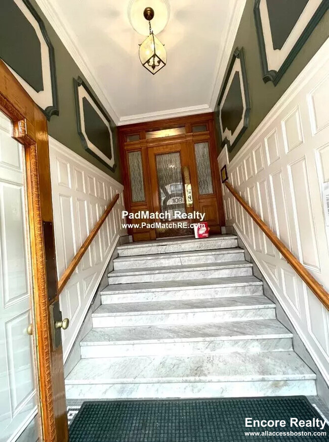 109 St Paul St in Brookline, MA - Building Photo - Building Photo
