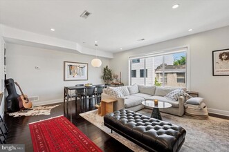 1731 Carpenter St in Philadelphia, PA - Building Photo - Building Photo