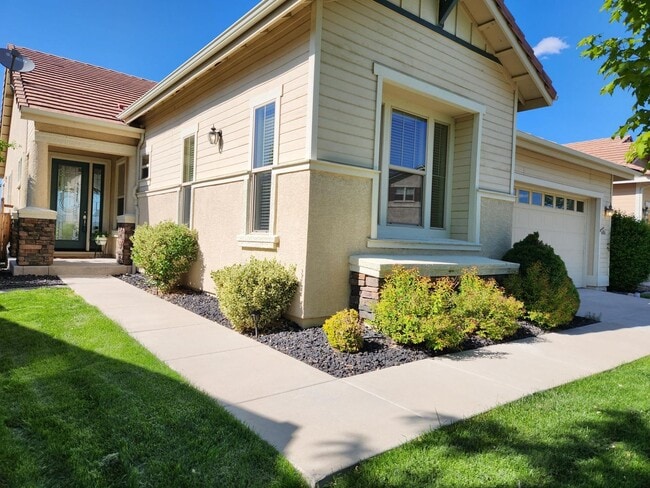 property at 6086 Cielo Cir