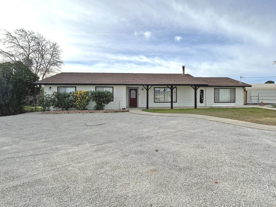 16101 Ash St in Hesperia, CA - Building Photo