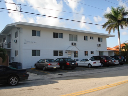 Treasure Bay in Miami Beach, FL - Foto de edificio