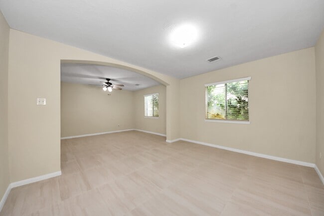 10214 White Oak Trail Ln