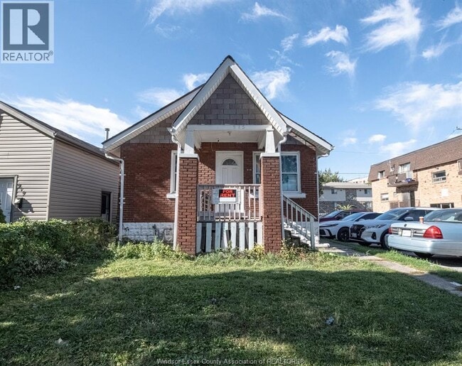 property at 915 Josephine Ave