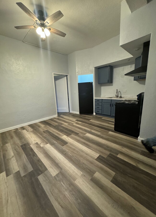 property at 3202 E Mishawaka Ave