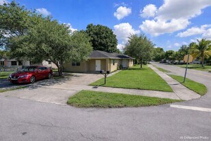 2434 NW 66th St in Miami, FL - Building Photo