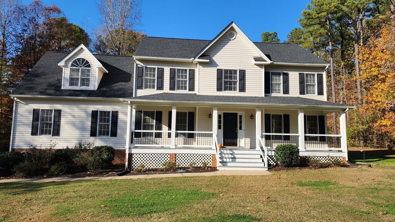 11830 Winterpock Rd in Chesterfield, VA - Building Photo
