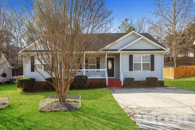 property at 923 Loch Lomond Cir