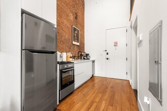 380 Montgomery St in Jersey City, NJ - Building Photo - Building Photo