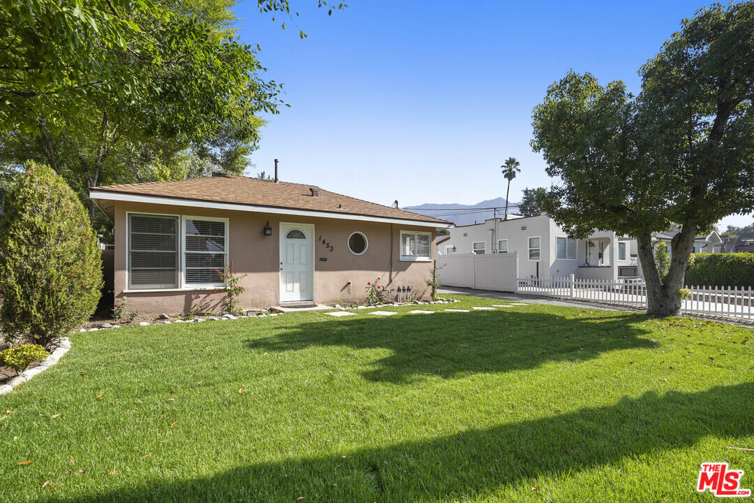 1453 E Elizabeth St in Pasadena, CA - Building Photo