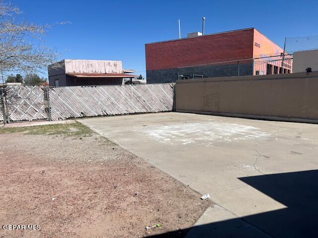 8149 Alameda Ave in El Paso, TX - Building Photo - Building Photo