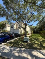 1011 Woodfield Rd in Greenacres, FL - Building Photo