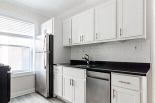 843 W Cornelia Ave, Unit 1N in Chicago, IL - Building Photo