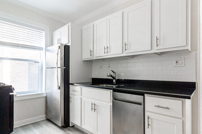 843 W Cornelia Ave, Unit 1N