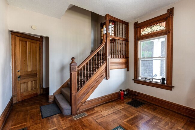 1949 Hudson Ave in Cincinnati, OH - Building Photo - Building Photo