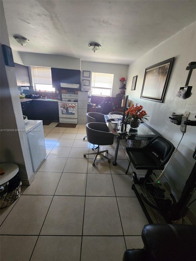 664 W 29th St-Unit -6 in Hialeah, FL - Building Photo - Building Photo