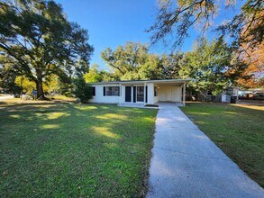 5501 Mayfair Dr in Pensacola, FL - Building Photo - Building Photo