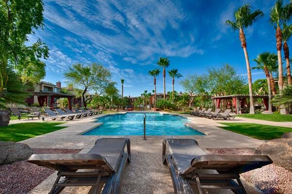 5401 E Van Buren St in Phoenix, AZ - Building Photo