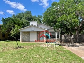 1310 Baylor Ave in San Marcos, TX - Building Photo