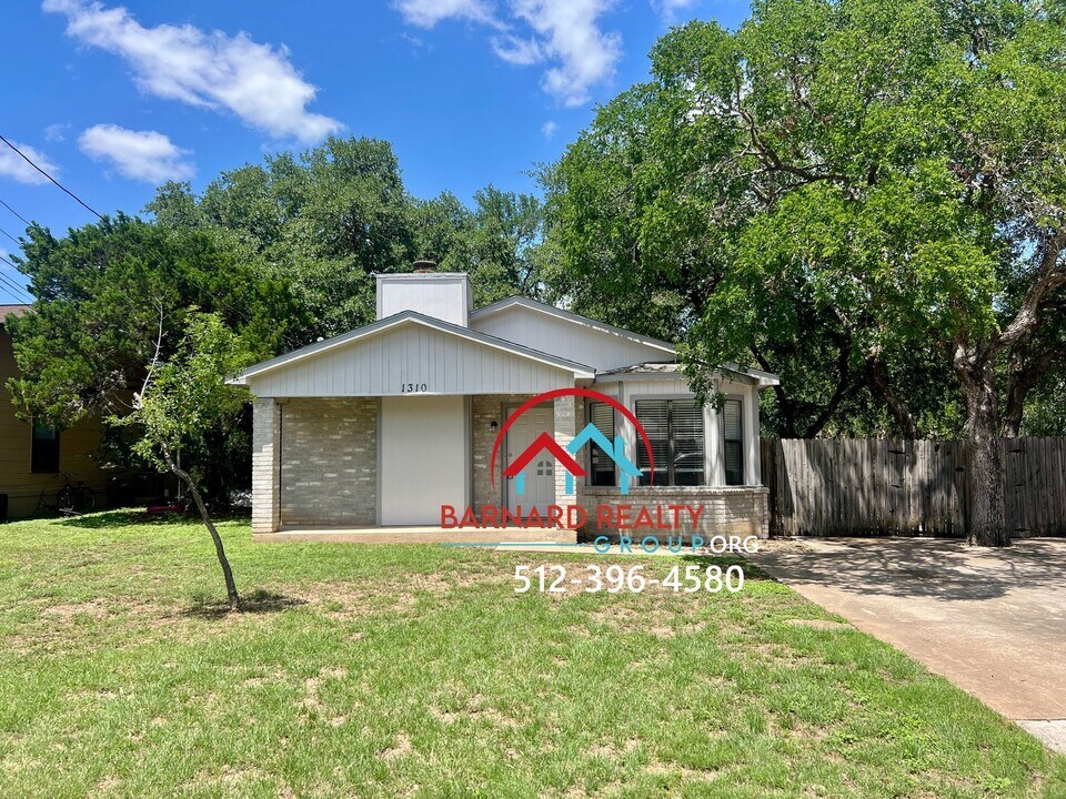 1310 Baylor Ave in San Marcos, TX - Building Photo