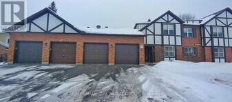 216 Equestrian Dr in Ottawa, ON - Building Photo