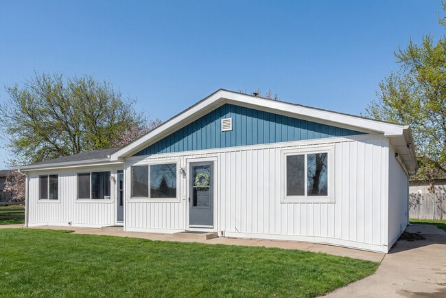 1142 Ohio Ct in Aurora, IL - Building Photo - Building Photo