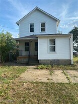 2303 E 29th St in Lorain, OH - Building Photo