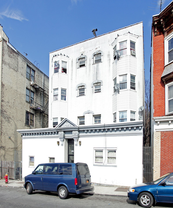 121 Elm St in Yonkers, NY - Building Photo