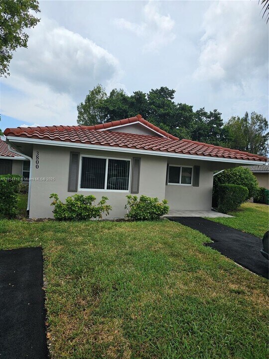 3800 NW 110th Ave in Coral Springs, FL - Building Photo
