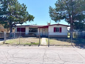 3 W Wells St in Roswell, NM - Building Photo