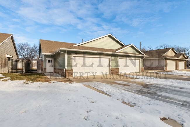 212 W May St in Andover, KS - Foto de edificio - Building Photo