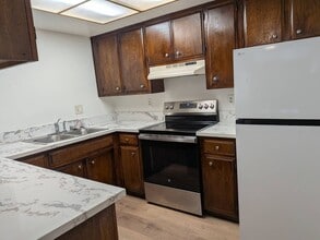 9279 Corinthian Cir in Sacramento, CA - Building Photo - Building Photo