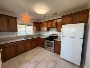 1822 3rd St in Bakersfield, CA - Foto de edificio - Building Photo