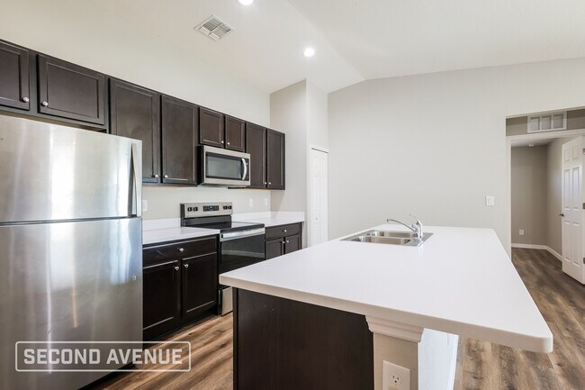 1423 NE 16th Pl in Cape Coral, FL - Building Photo - Building Photo