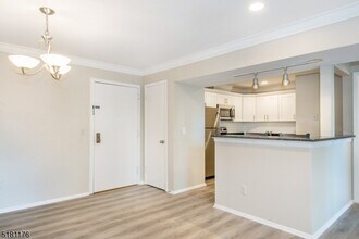 61 Mt Kemble Ave-Unit -101 in Morristown, NJ - Building Photo - Building Photo