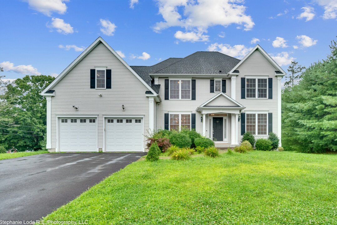 30 Verville Rd in Avon, CT - Building Photo