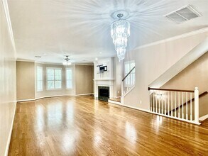 32 Waugh Dr in Houston, TX - Building Photo - Building Photo