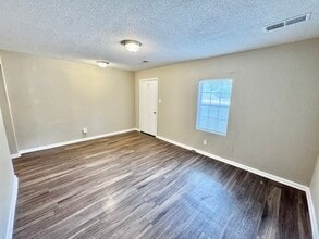 1761 Winston Dr in Memphis, TN - Building Photo - Building Photo