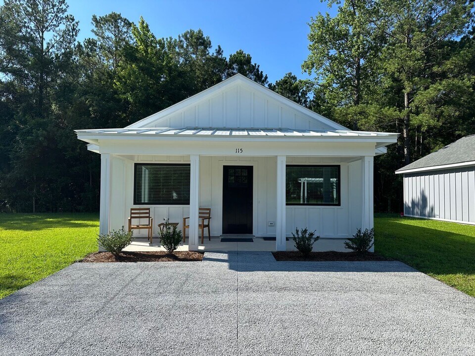 115 Long Pond Loop in Swansboro, NC - Building Photo